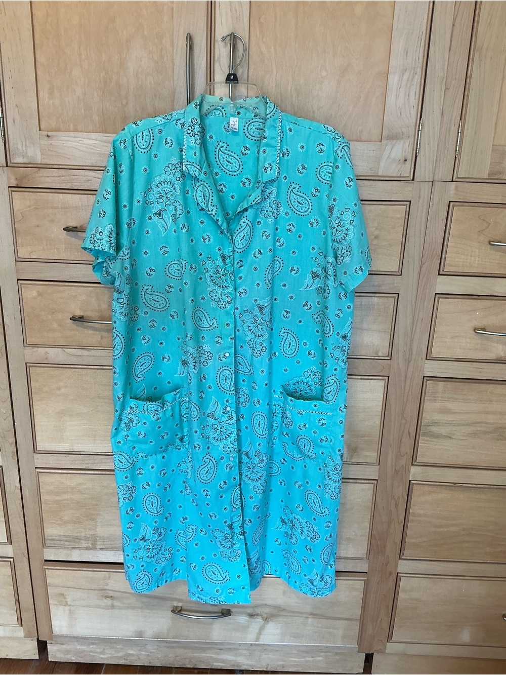 Women’s ROBE XL Mint Green/ Black floral print polyester – cotton blend 42” long